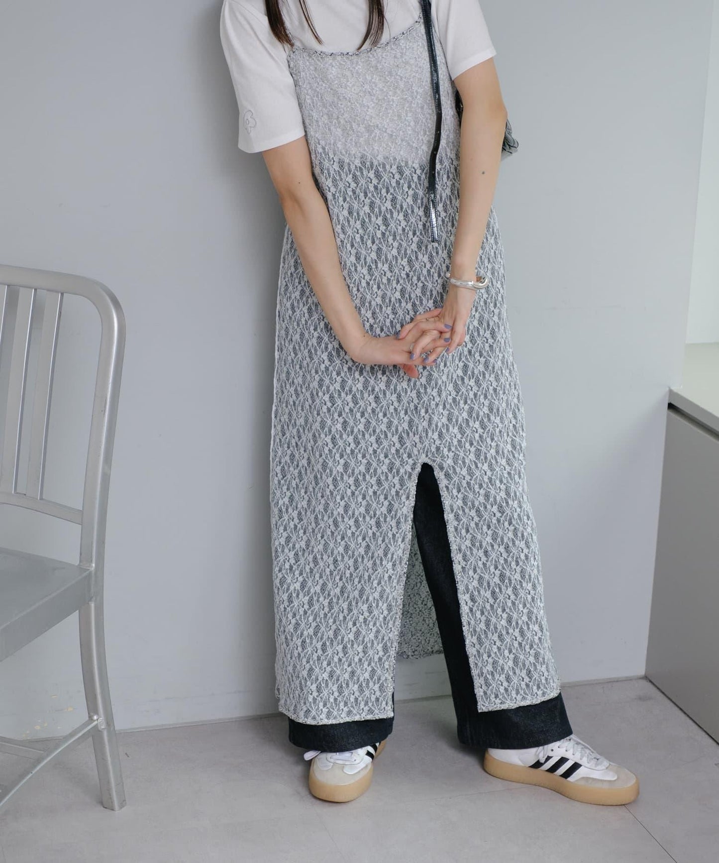 Kastane 蕾絲花卉吊帶連衣裙