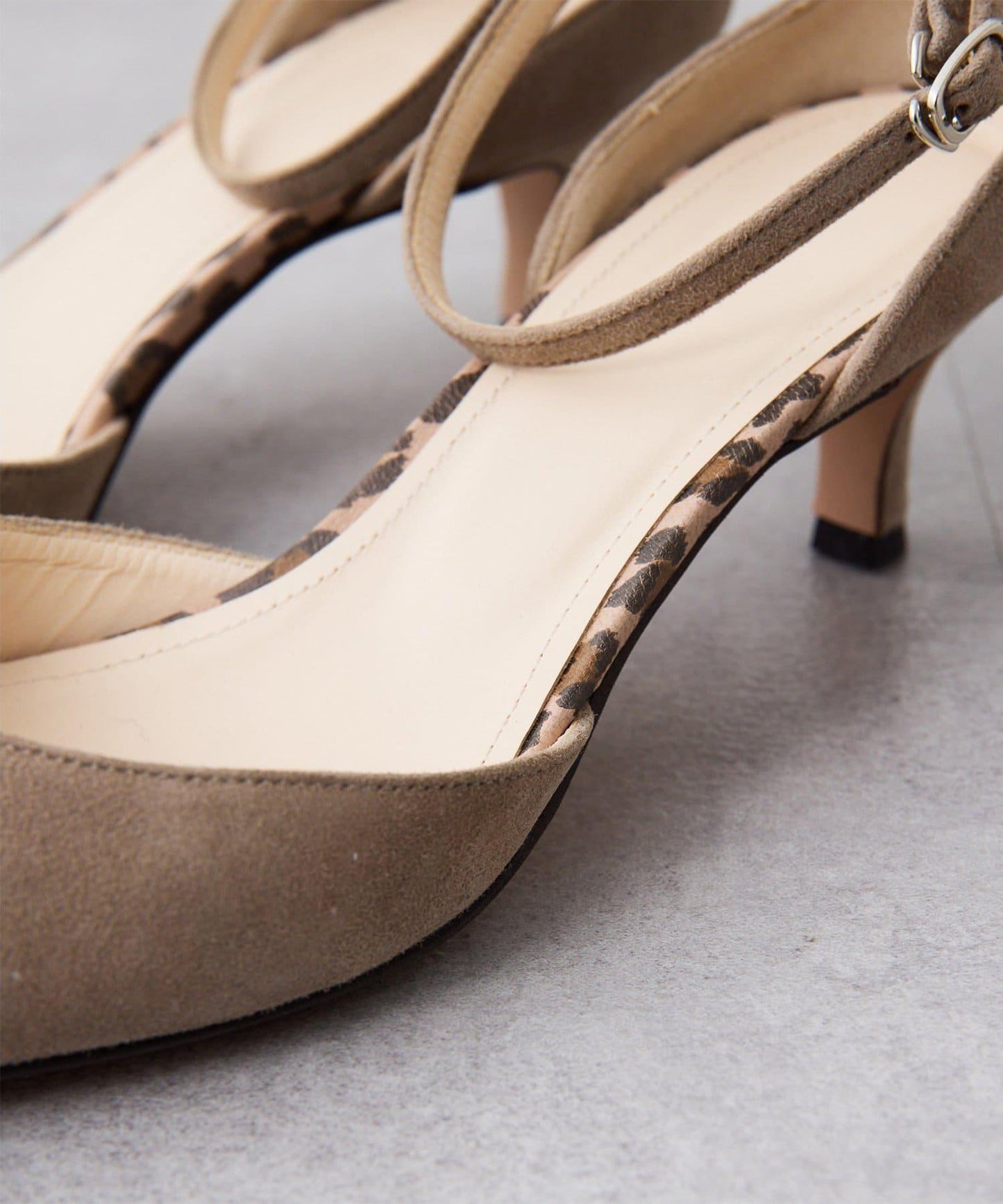 <インフルエンサーコラボカラーあり>【Hoaw.】スエードポインテッドパンプス