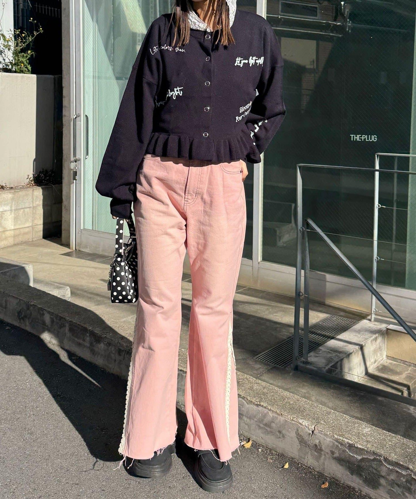 蕾絲省褶喇叭牛仔褲