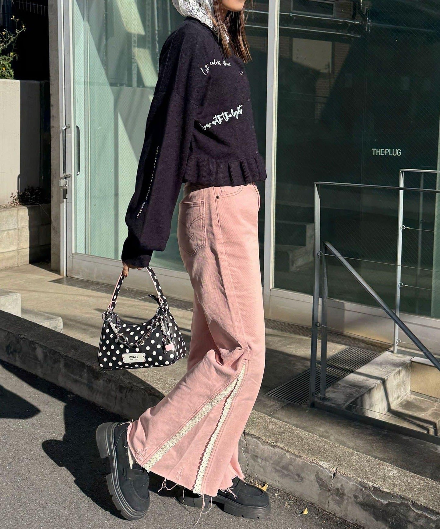 蕾絲省褶喇叭牛仔褲