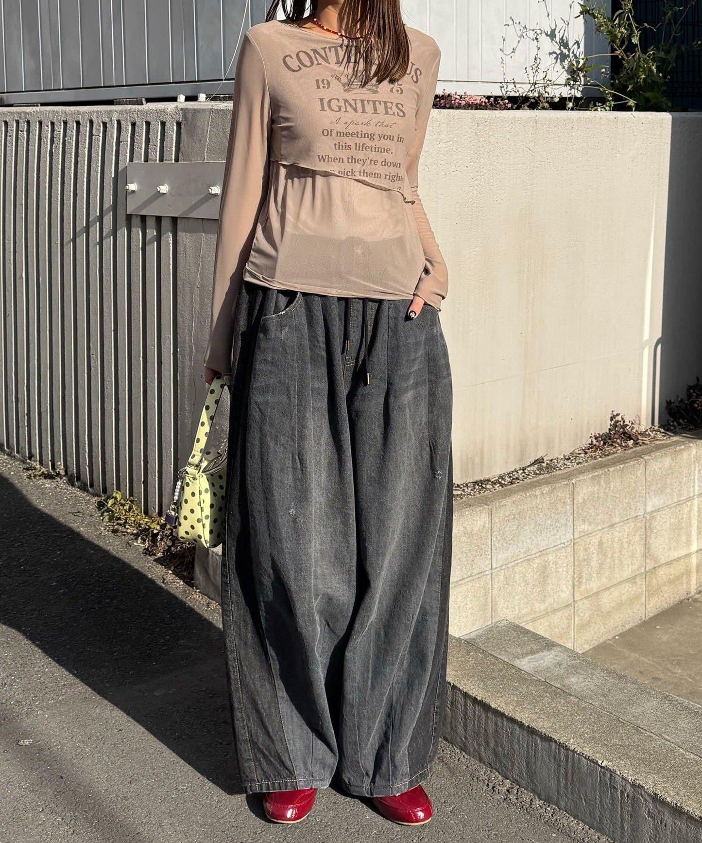 分層設計 網紗Logo 上衣