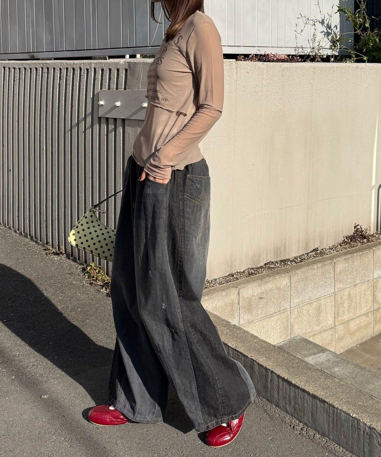 分層設計 網紗Logo 上衣