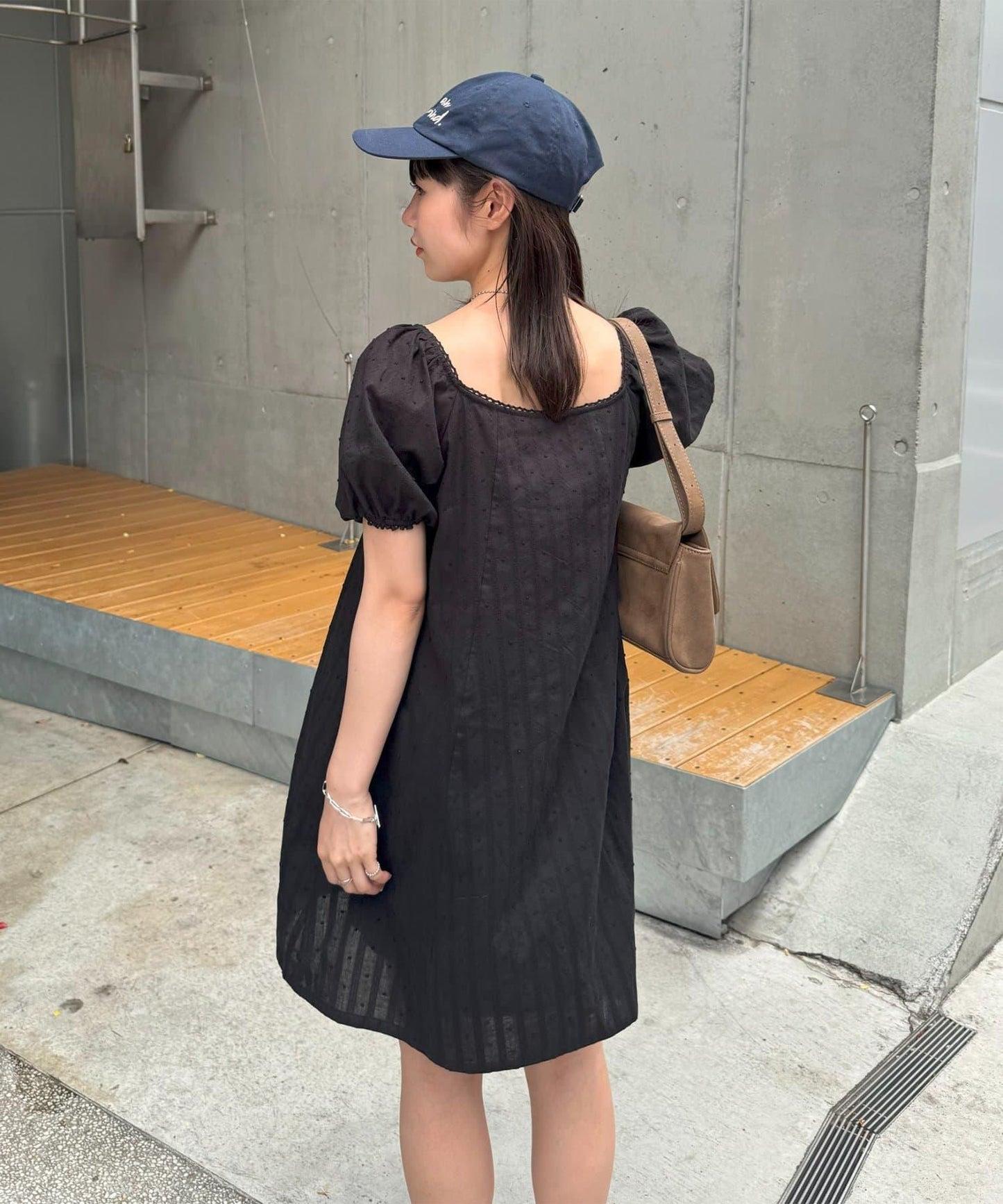 Discoat umm. 多比織點短袖迷你連衣裙