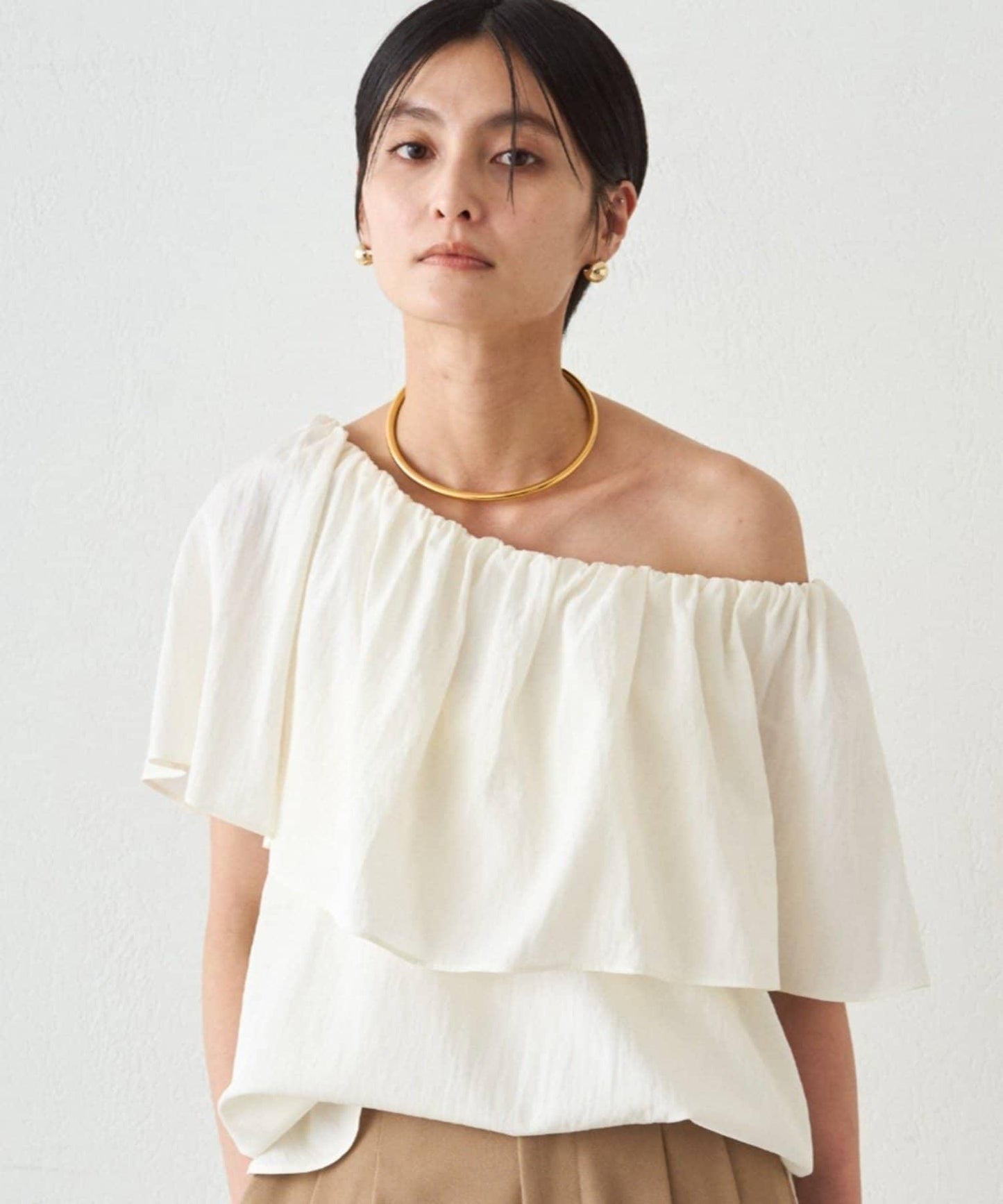 荷葉邊露肩設計 女式襯衫