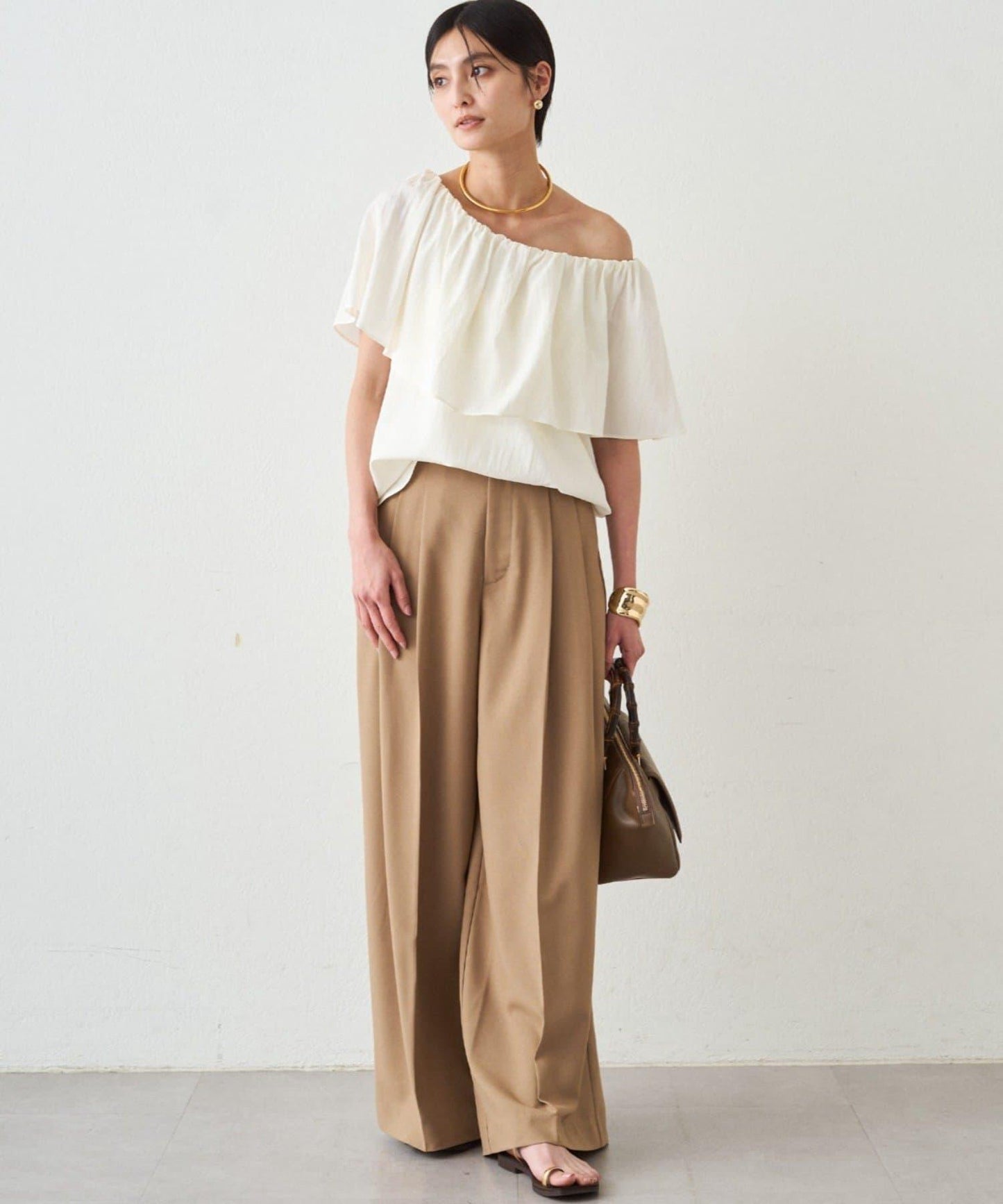 荷葉邊露肩設計 女式襯衫