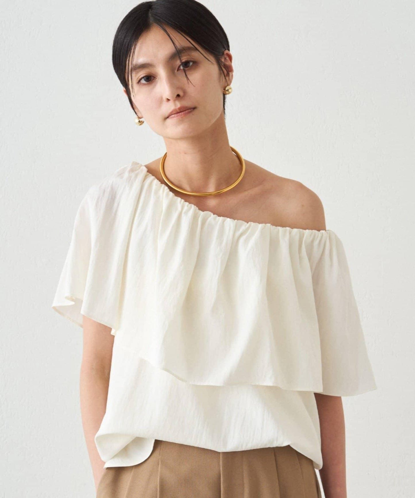 荷葉邊露肩設計 女式襯衫