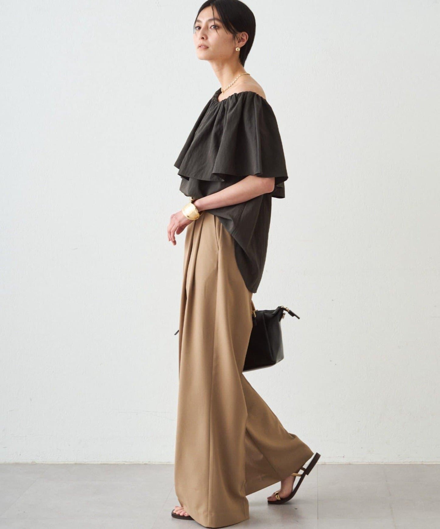 荷葉邊露肩設計 女式襯衫