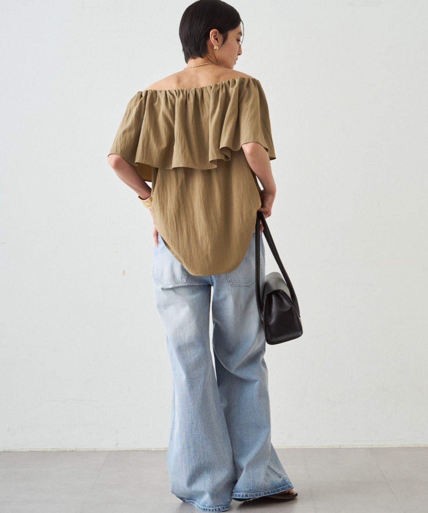 荷葉邊露肩設計 女式襯衫