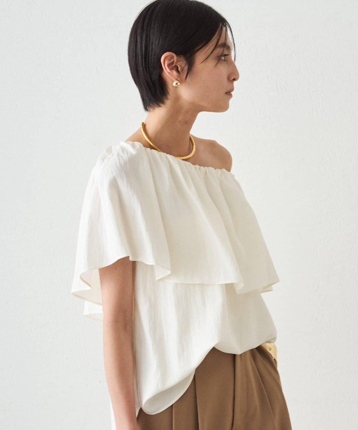 荷葉邊露肩設計 女式襯衫