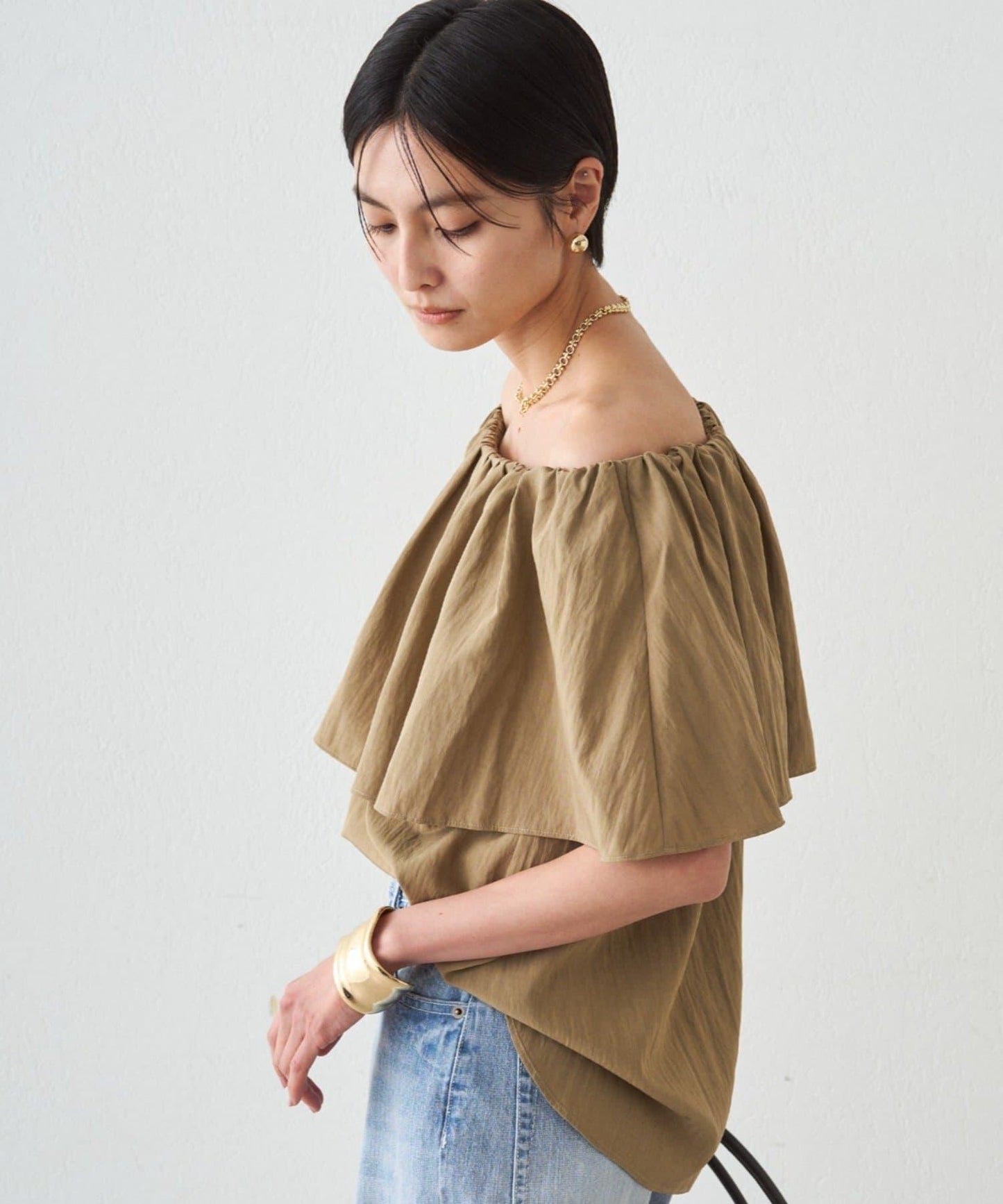 荷葉邊露肩設計 女式襯衫