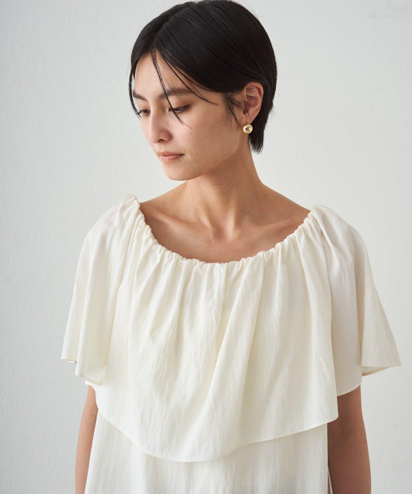 荷葉邊露肩設計 女式襯衫