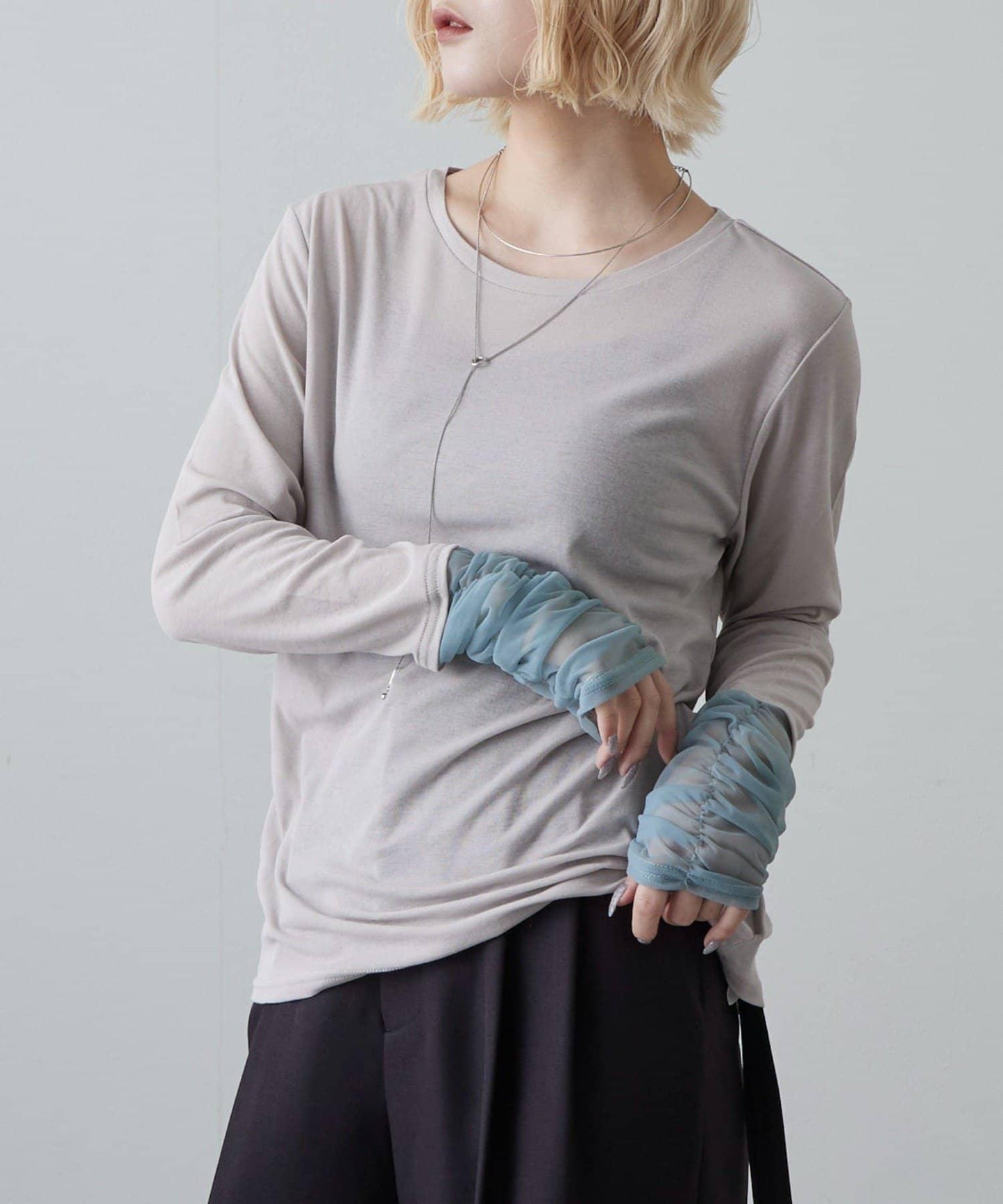 袖部抽褶設計 套頭上衣