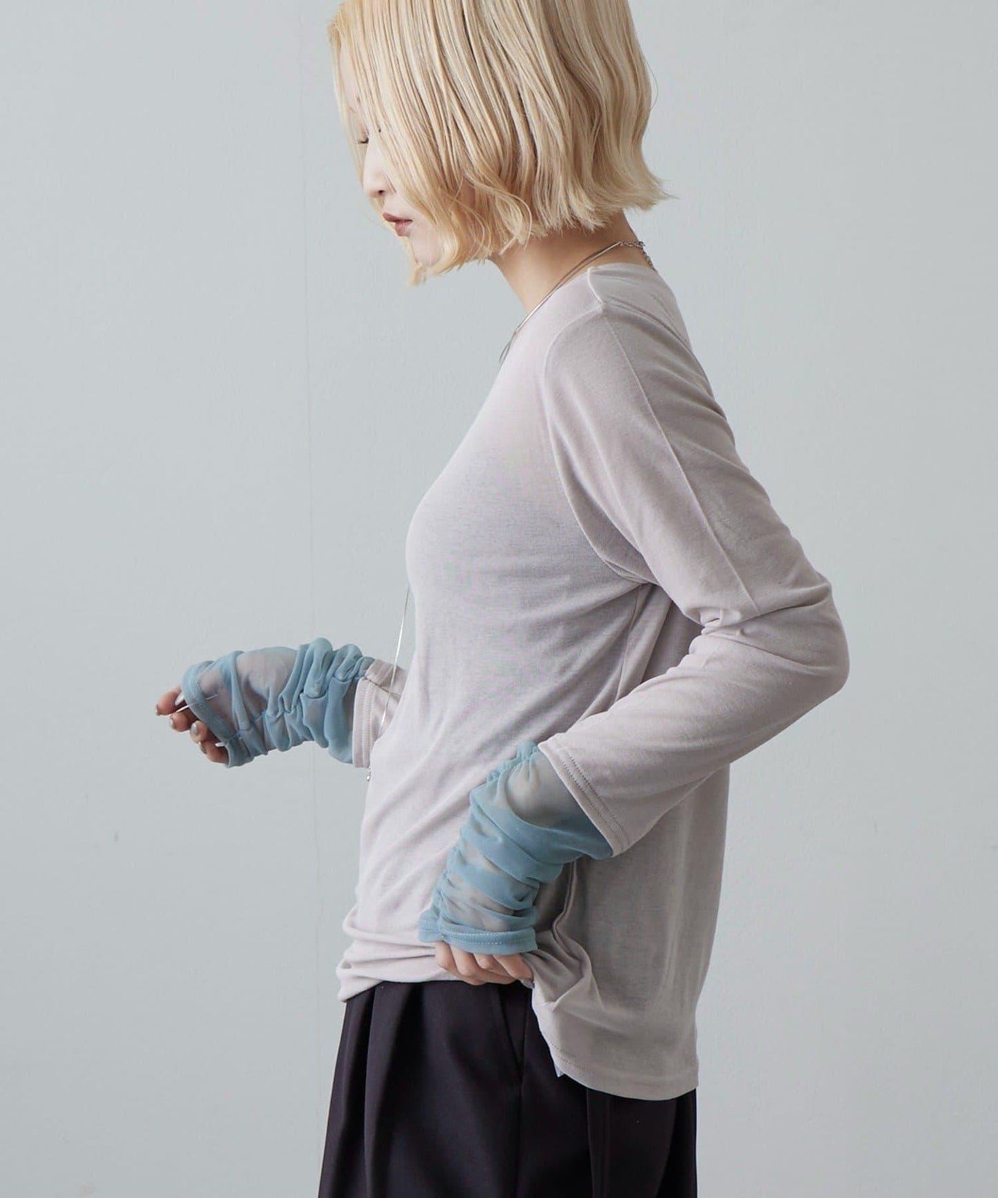 袖部抽褶設計 套頭上衣