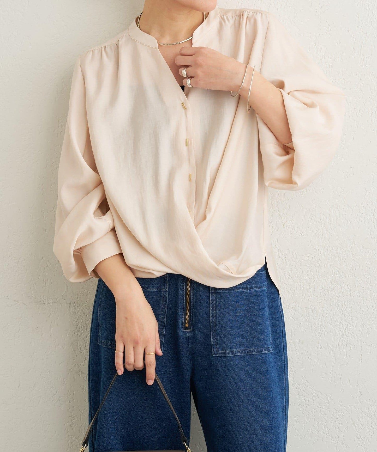 條形扣裹身設計襯衫