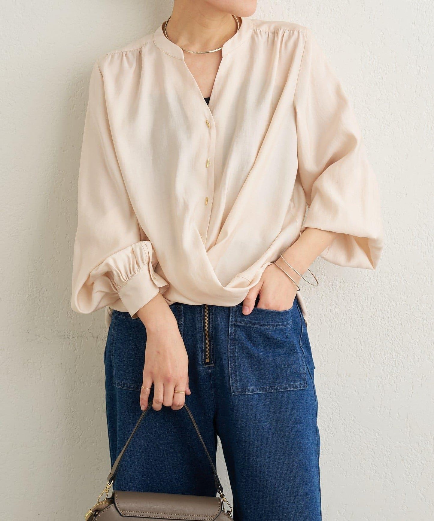 條形扣裹身設計襯衫