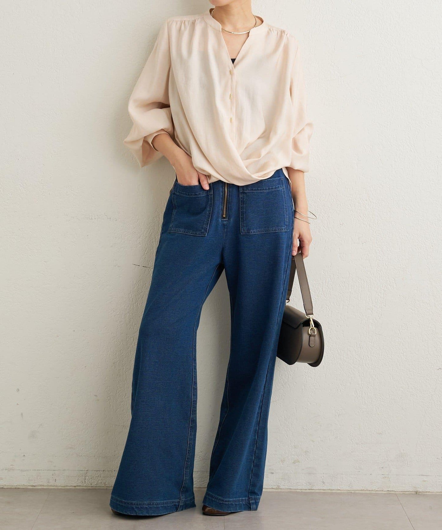 條形扣裹身設計襯衫