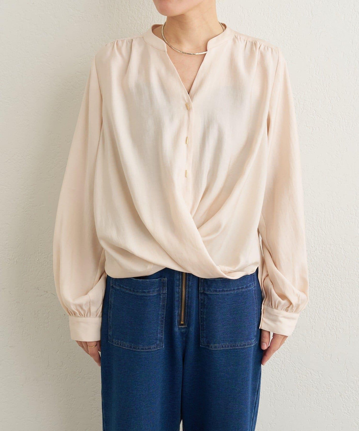 條形扣裹身設計襯衫