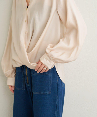 條形扣裹身設計襯衫