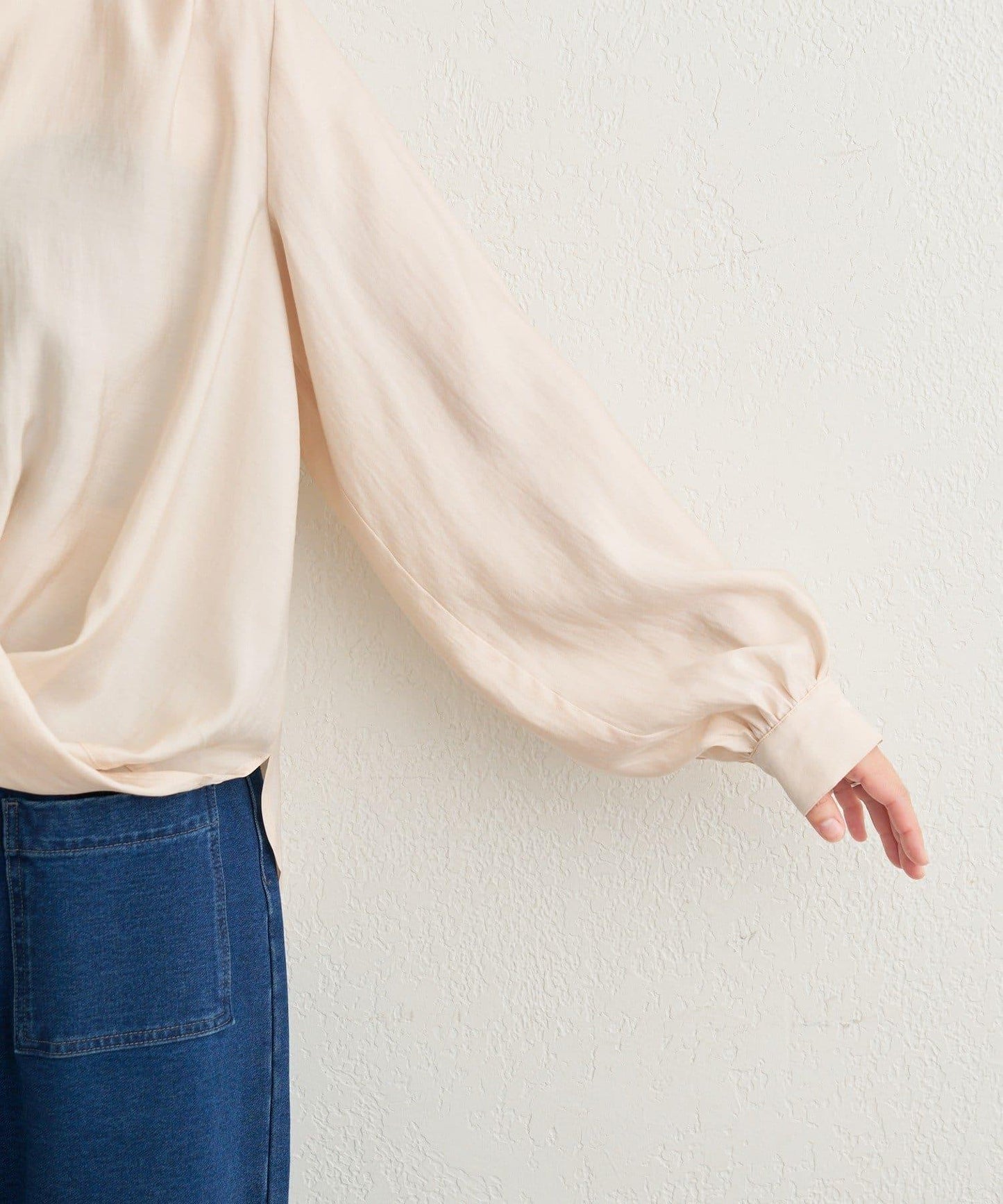 條形扣裹身設計襯衫