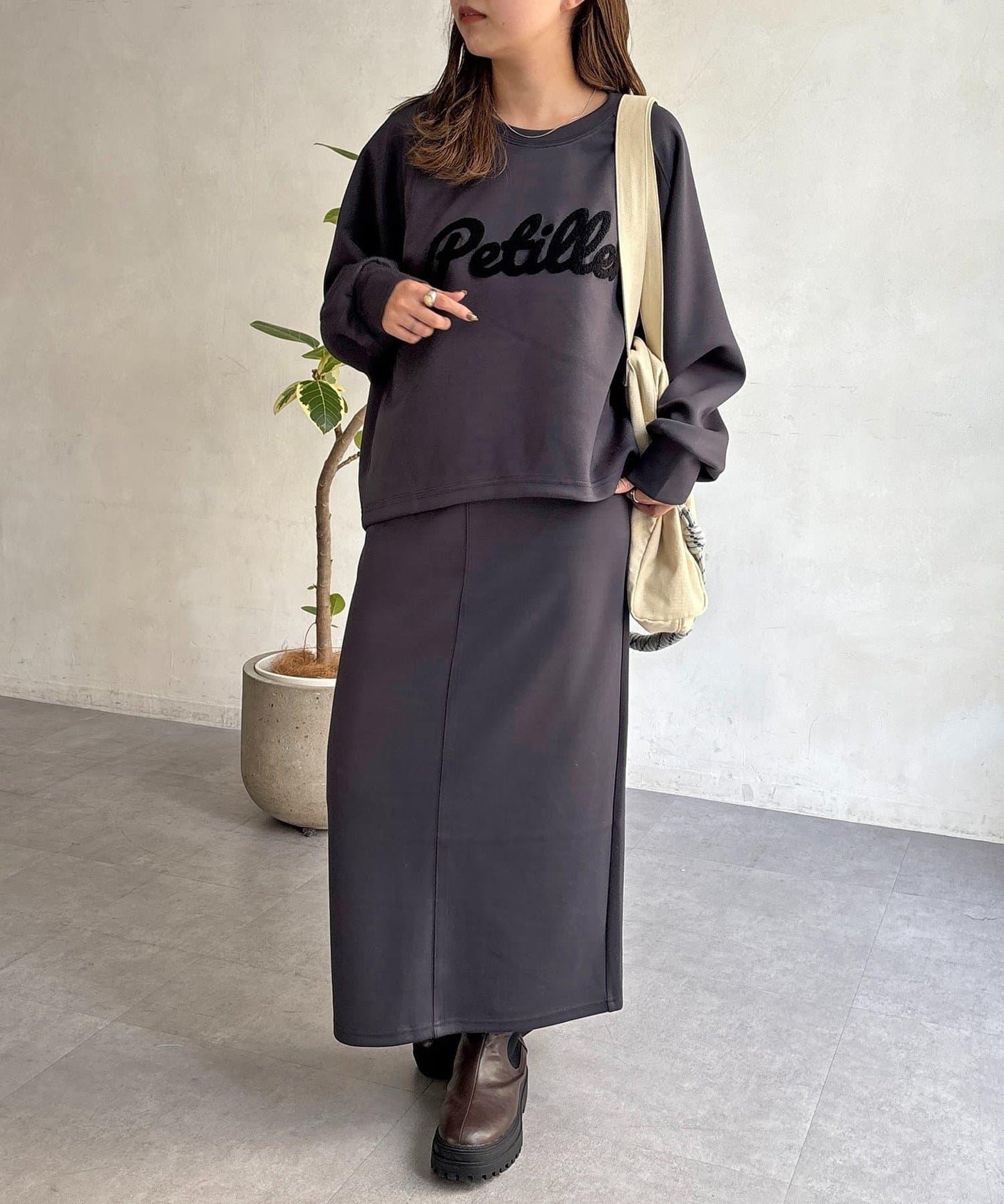 繭型套頭上衣＋窄擺半身裙套裝