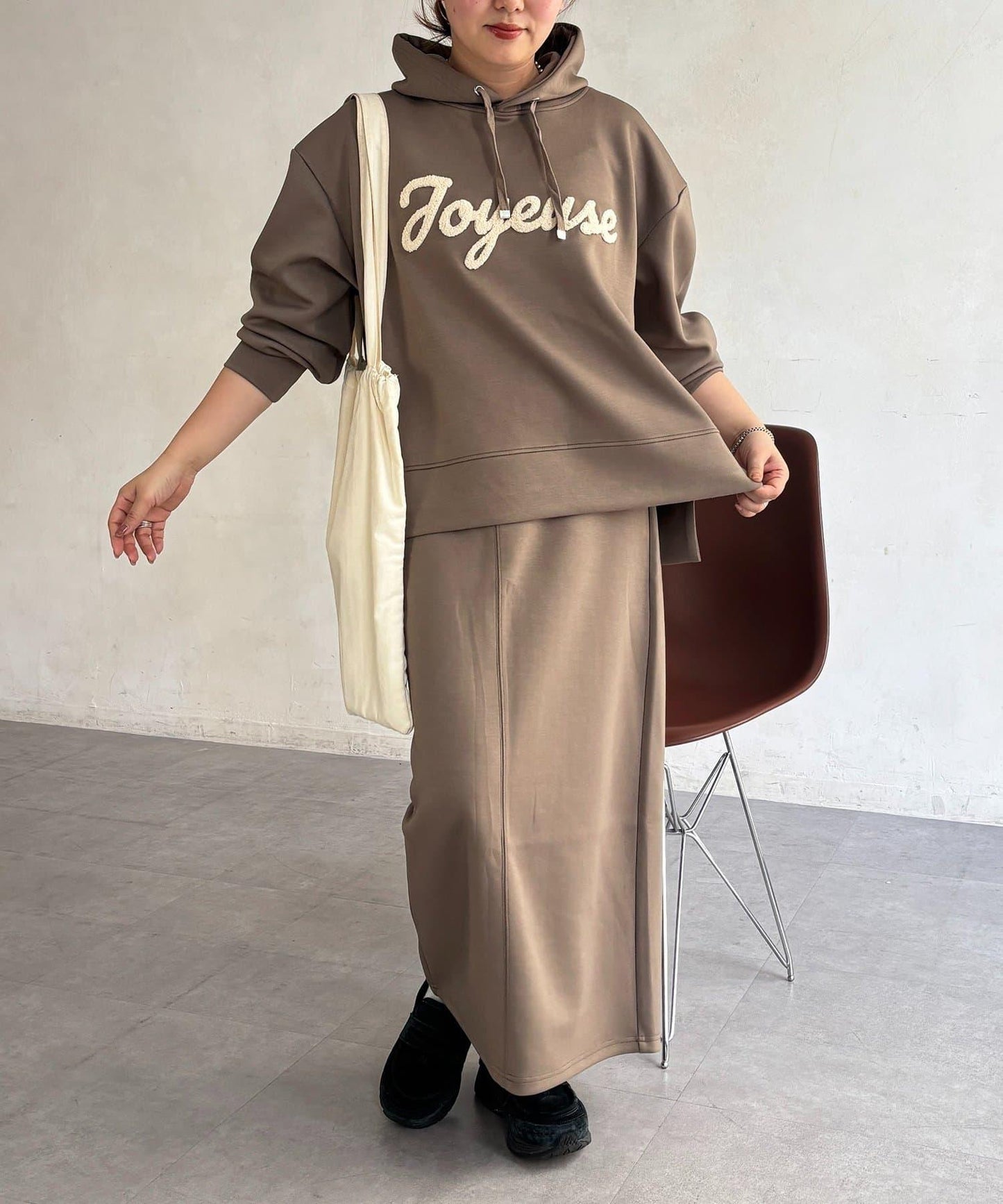 連帽衛衣配窄版半身裙套裝