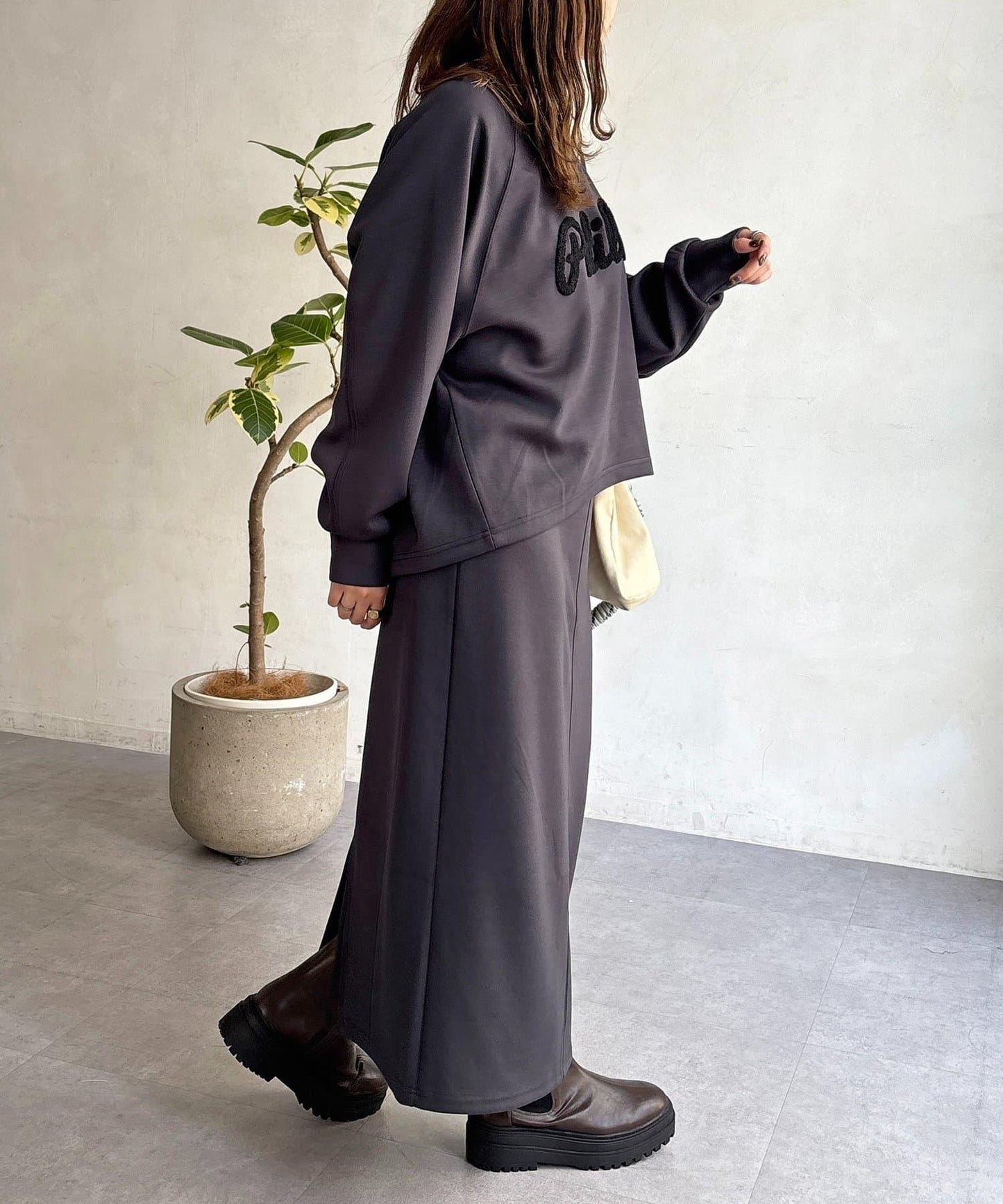 繭型套頭上衣＋窄擺半身裙套裝