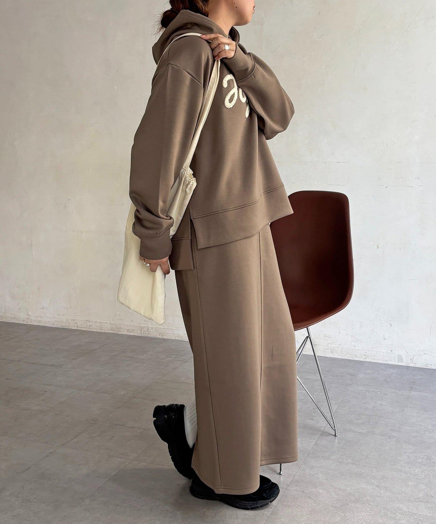 連帽衛衣配窄版半身裙套裝