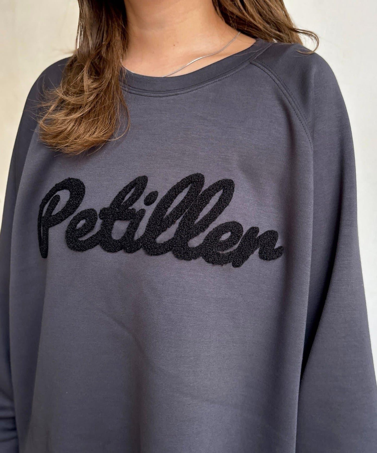 繭型套頭上衣＋窄擺半身裙套裝