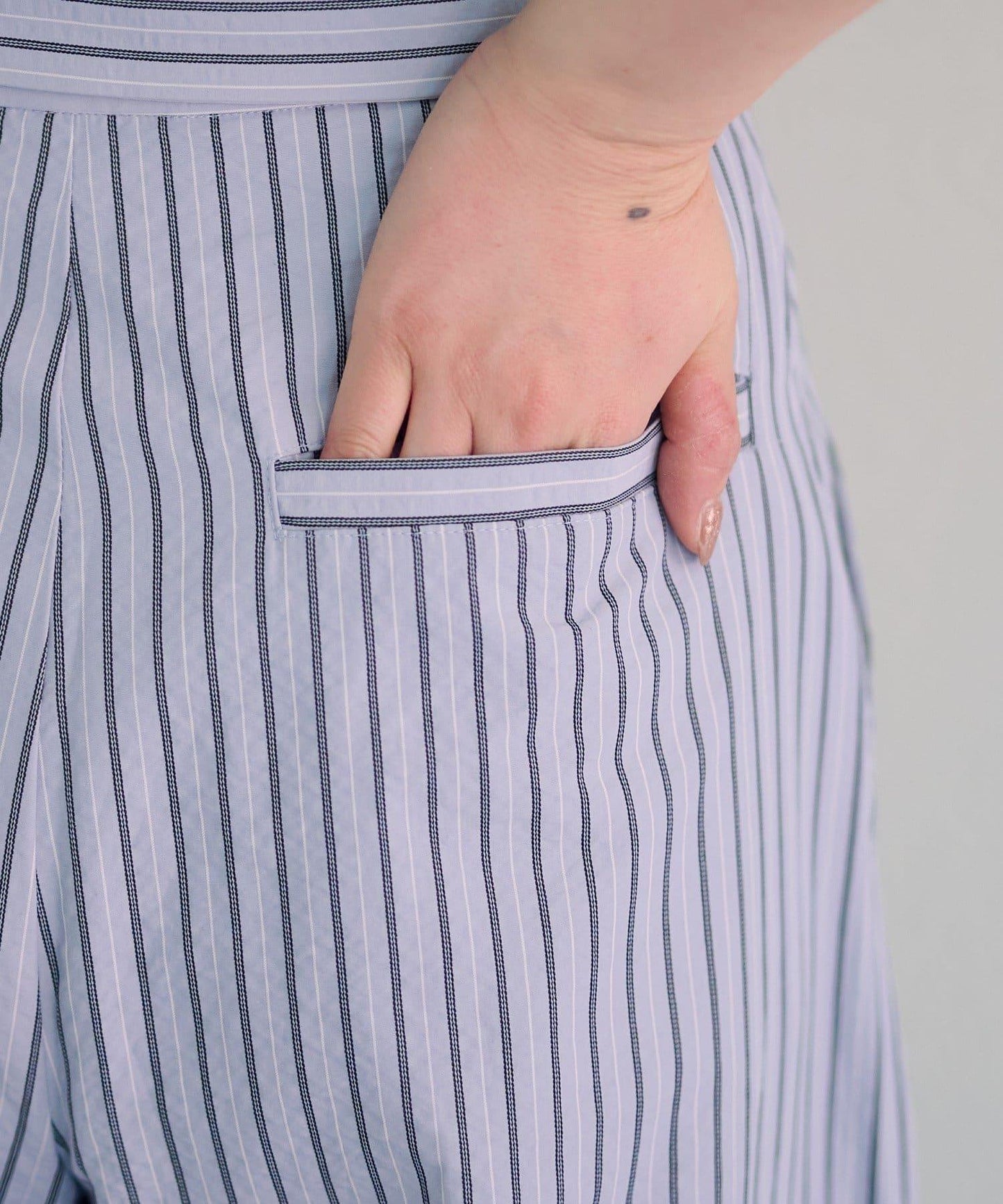 條紋翻蓋設計褲子