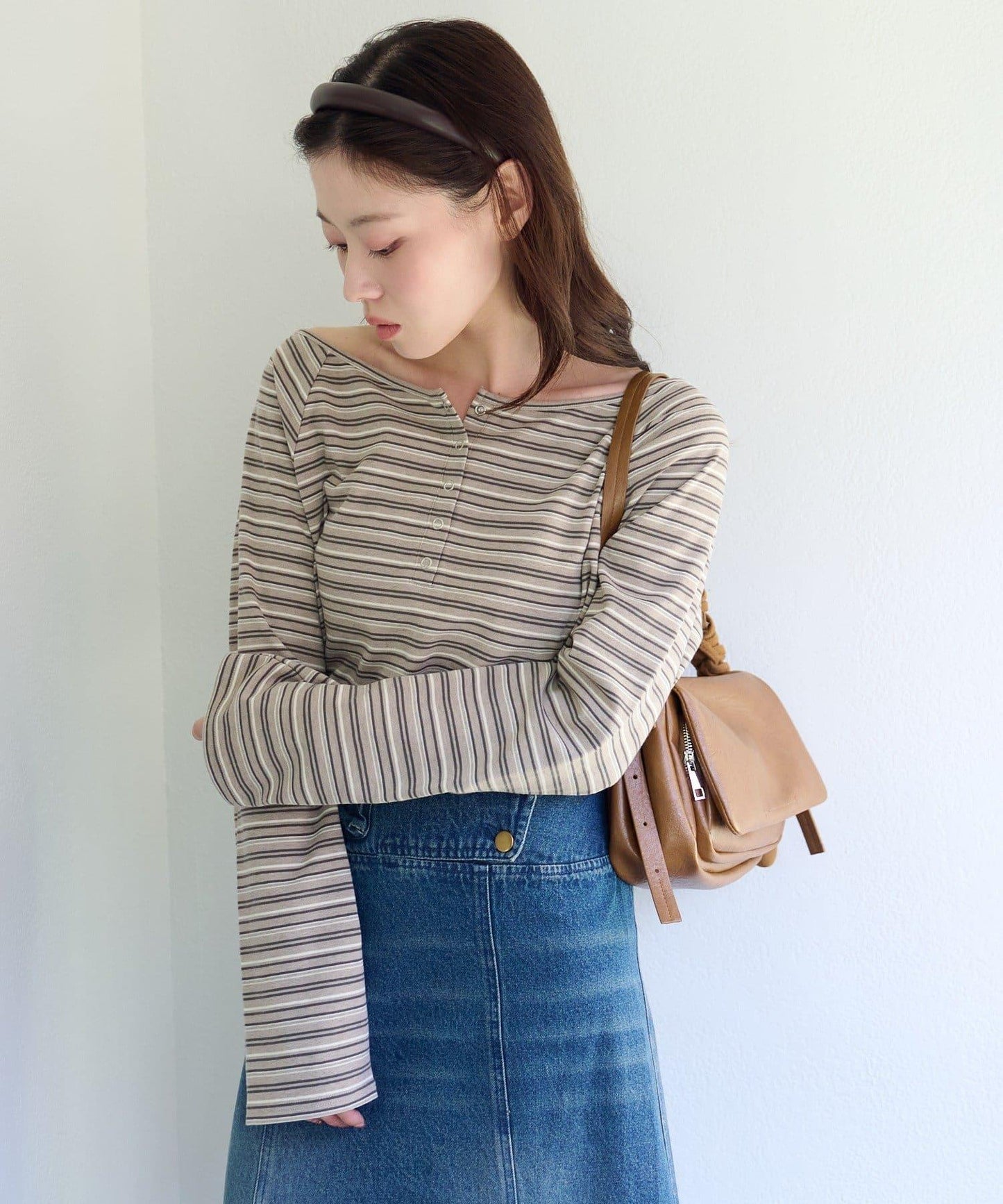 插肩露肩設計 TEE T恤