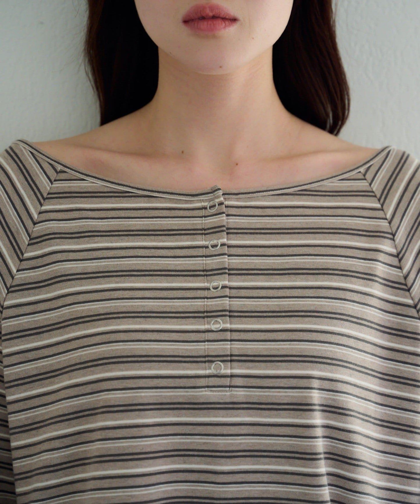 插肩露肩設計 TEE T恤