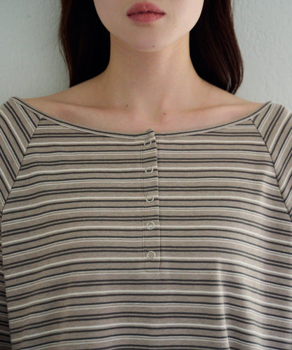 插肩露肩設計 TEE T恤