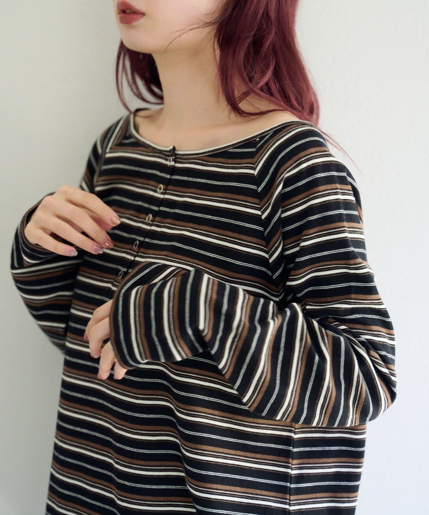 插肩露肩設計 TEE T恤