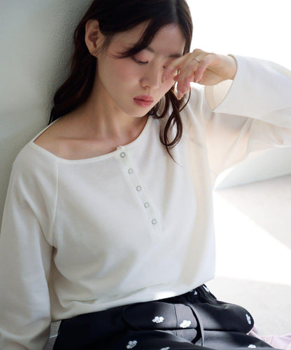 插肩露肩設計 TEE T恤