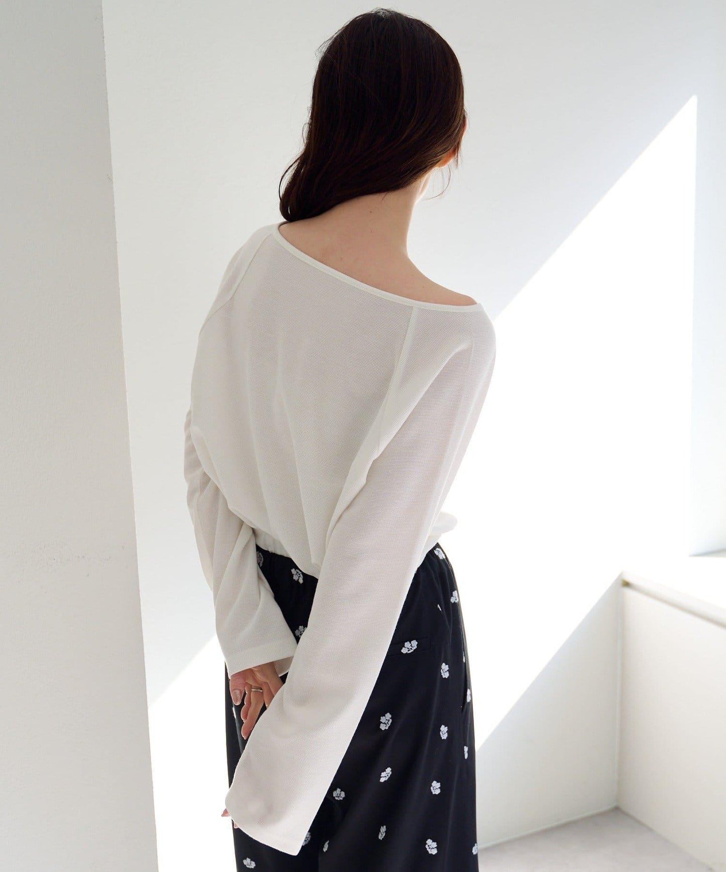 插肩露肩設計 TEE T恤