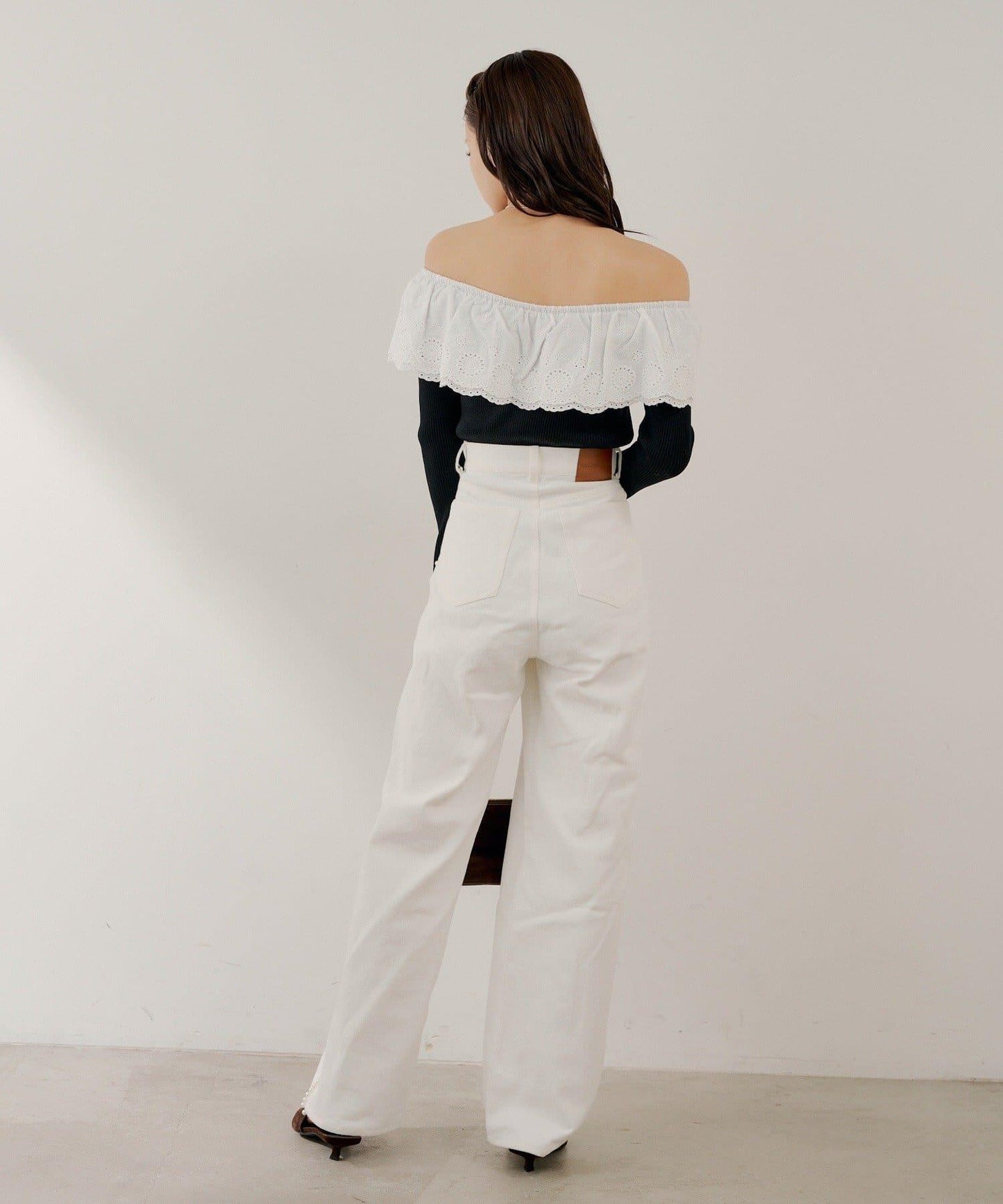 SALON by Chico 雙層蕾絲荷葉邊露肩 針織上衣