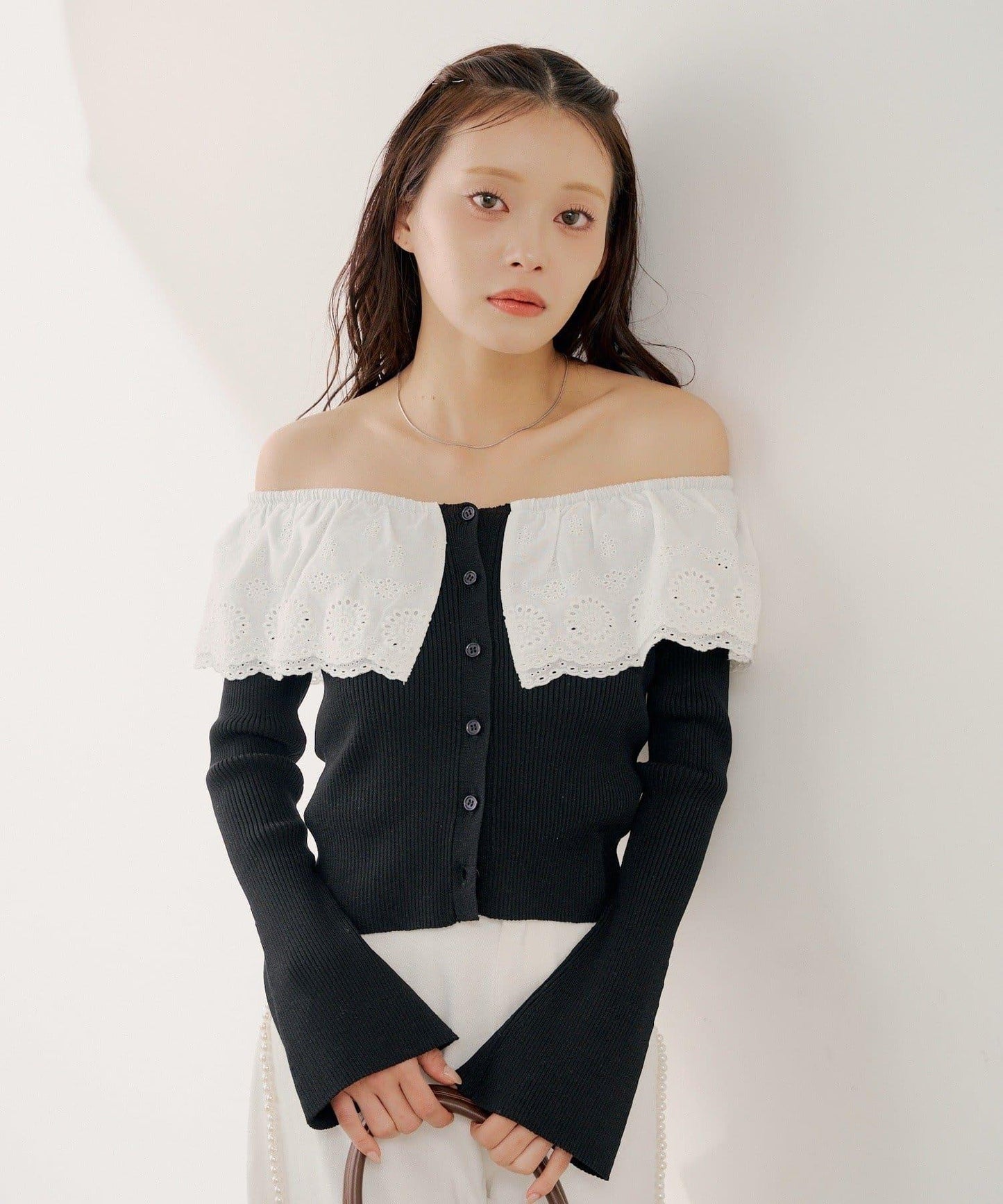 SALON by Chico 雙層蕾絲荷葉邊露肩 針織上衣