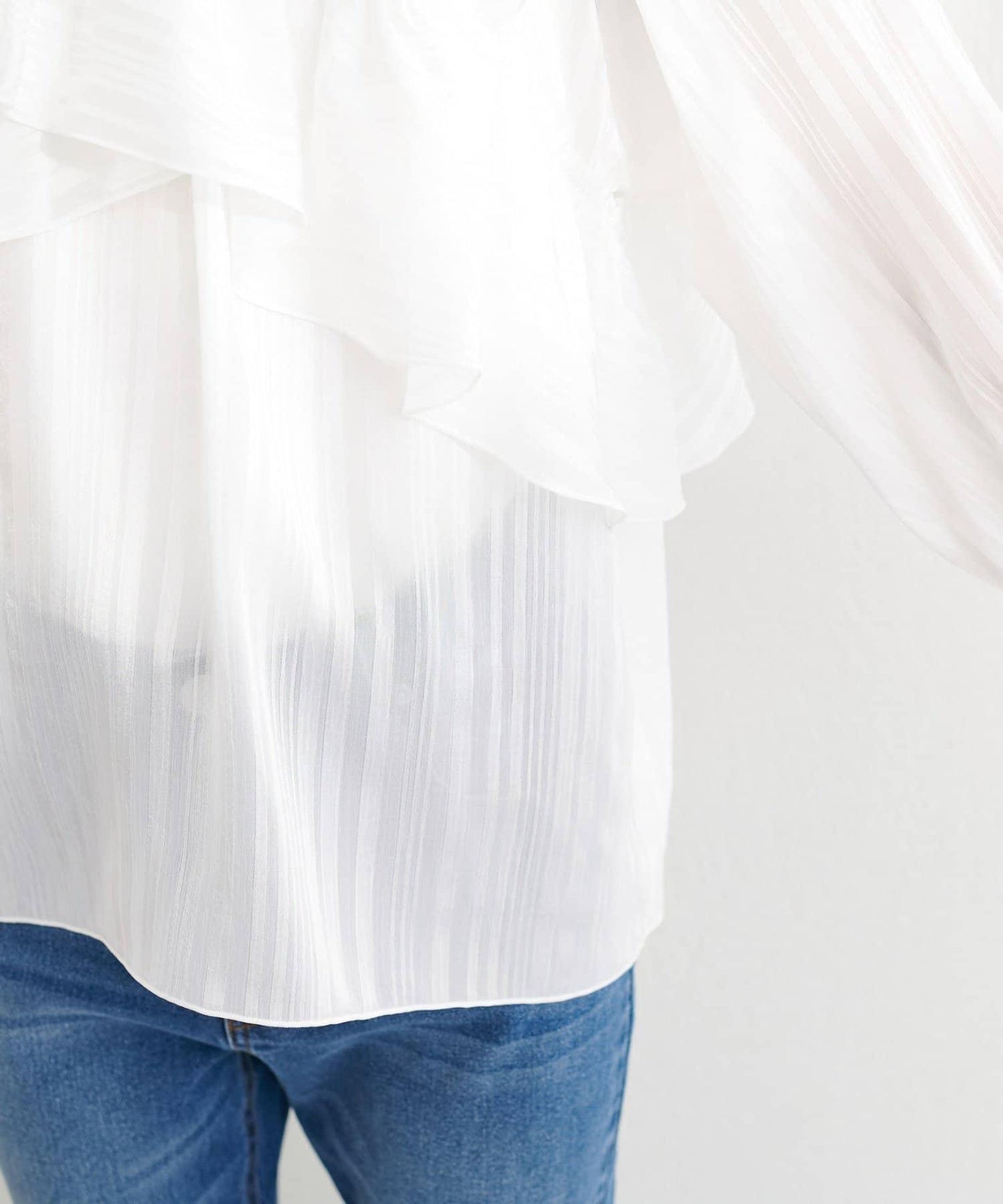 不規則透感條紋 交叉荷葉邊 襯衫