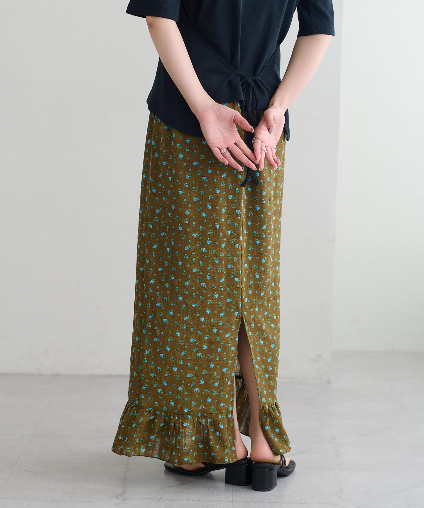 小碎花荷葉邊窄擺半身裙