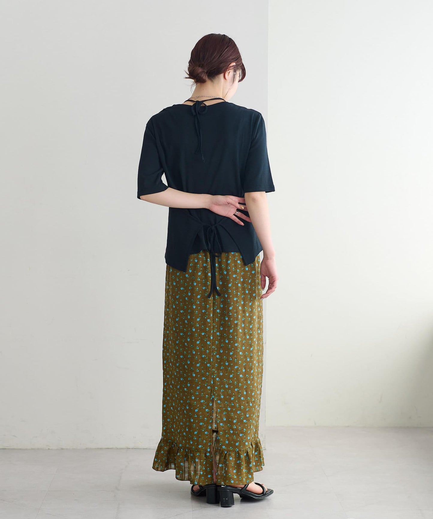 小碎花荷葉邊窄擺半身裙