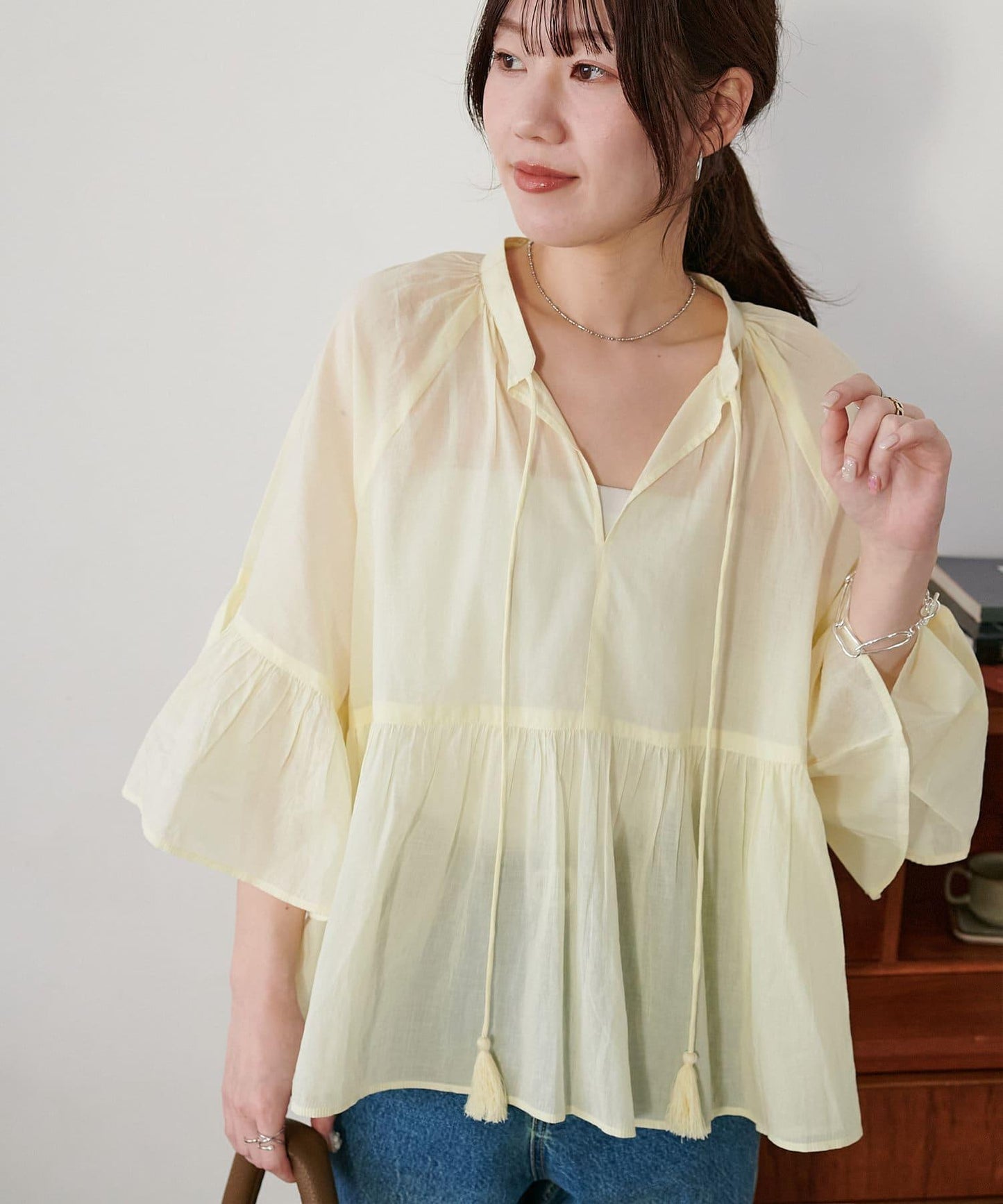 喇叭袖開領襯衫