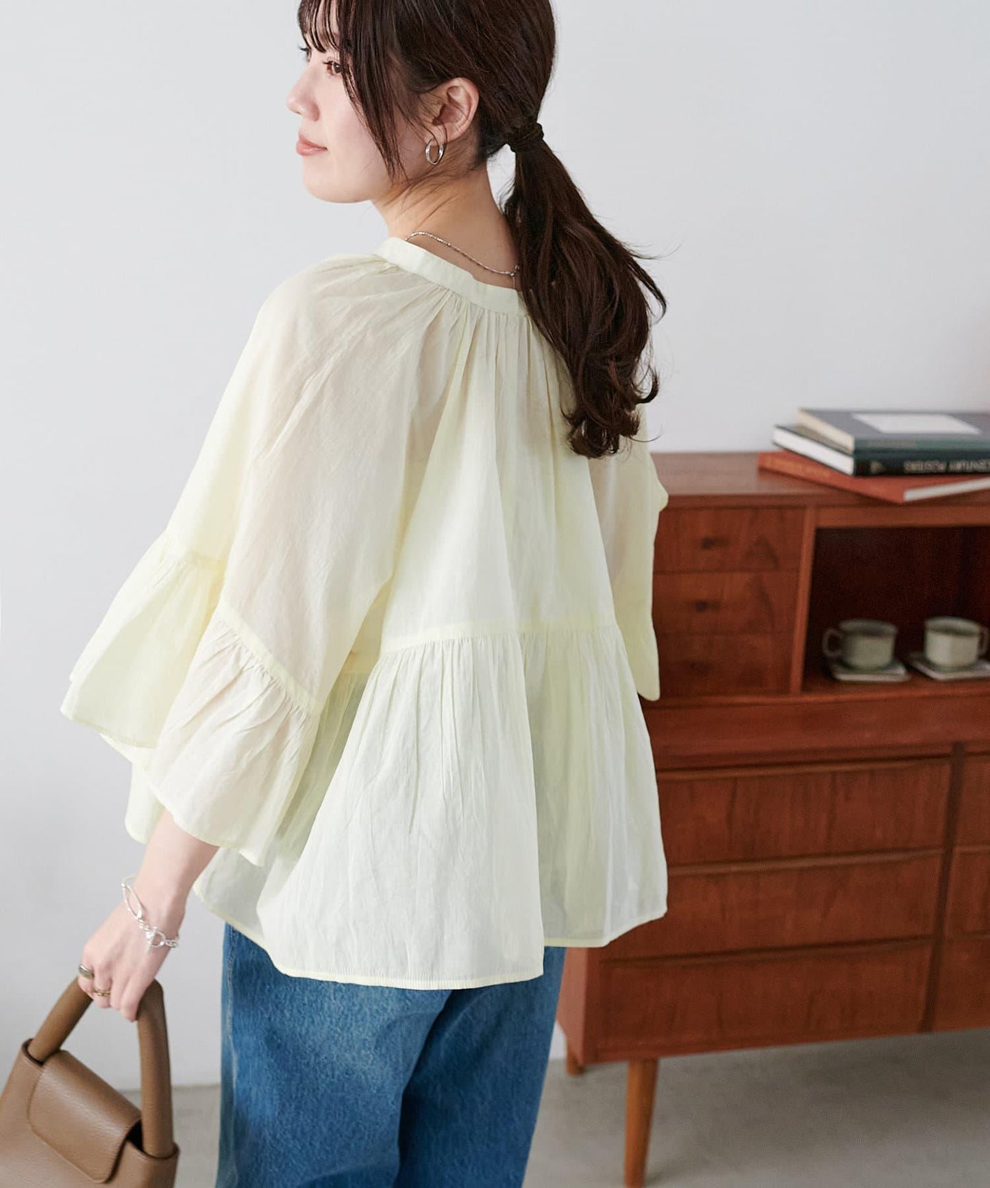 喇叭袖開領襯衫