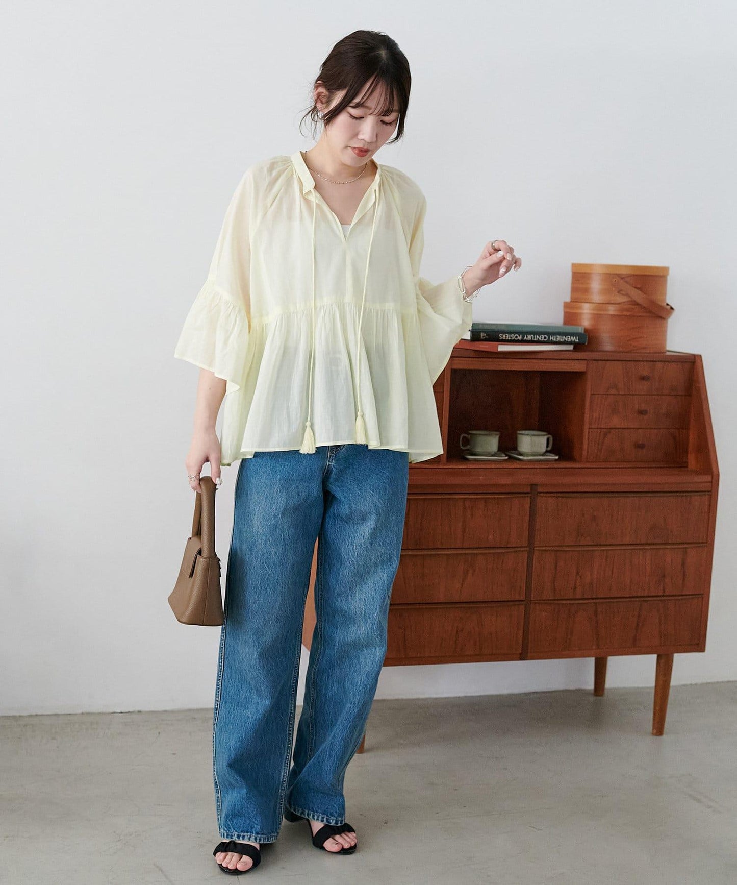 喇叭袖開領襯衫