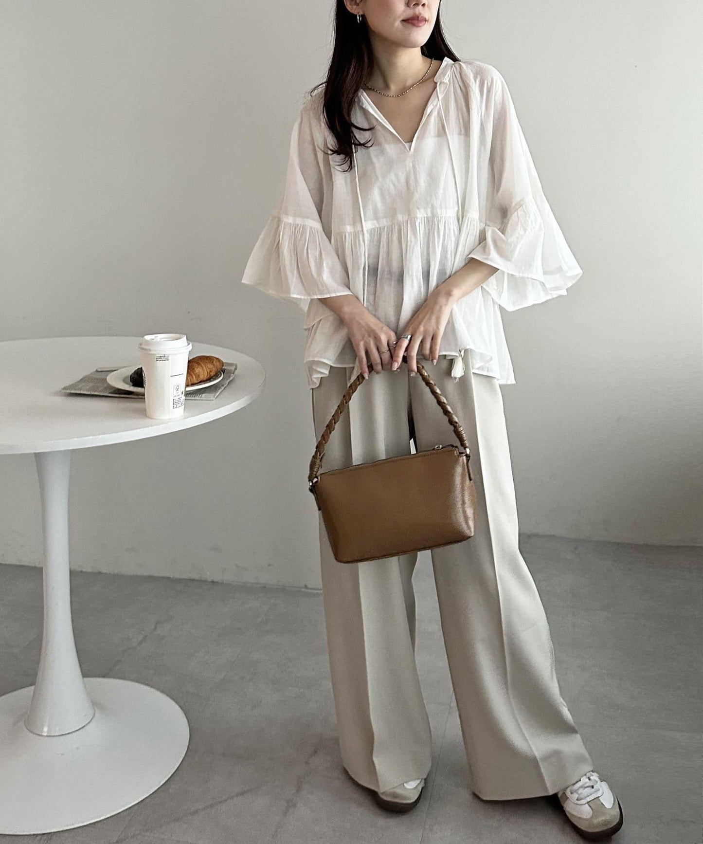 喇叭袖開領襯衫