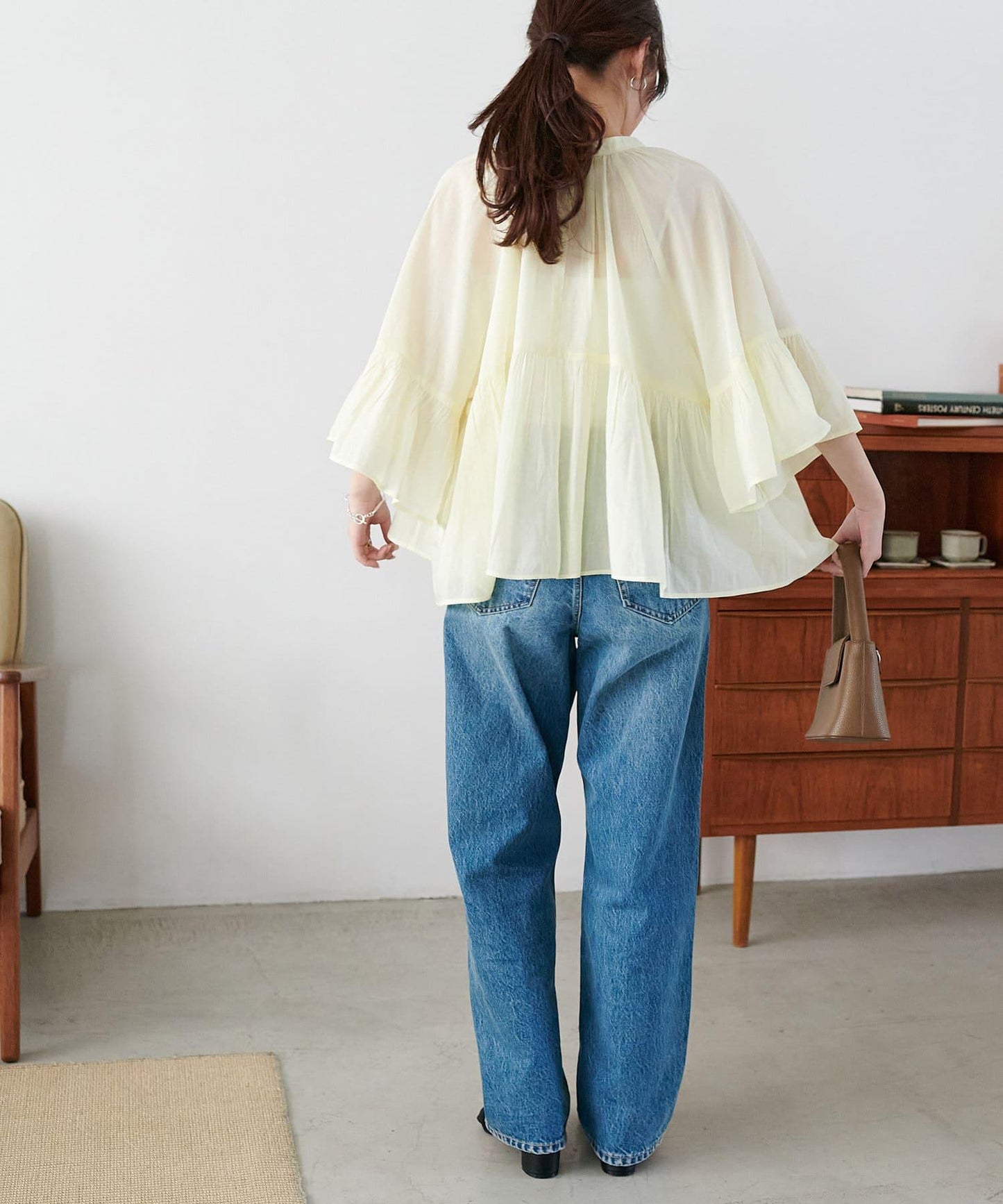 喇叭袖開領襯衫