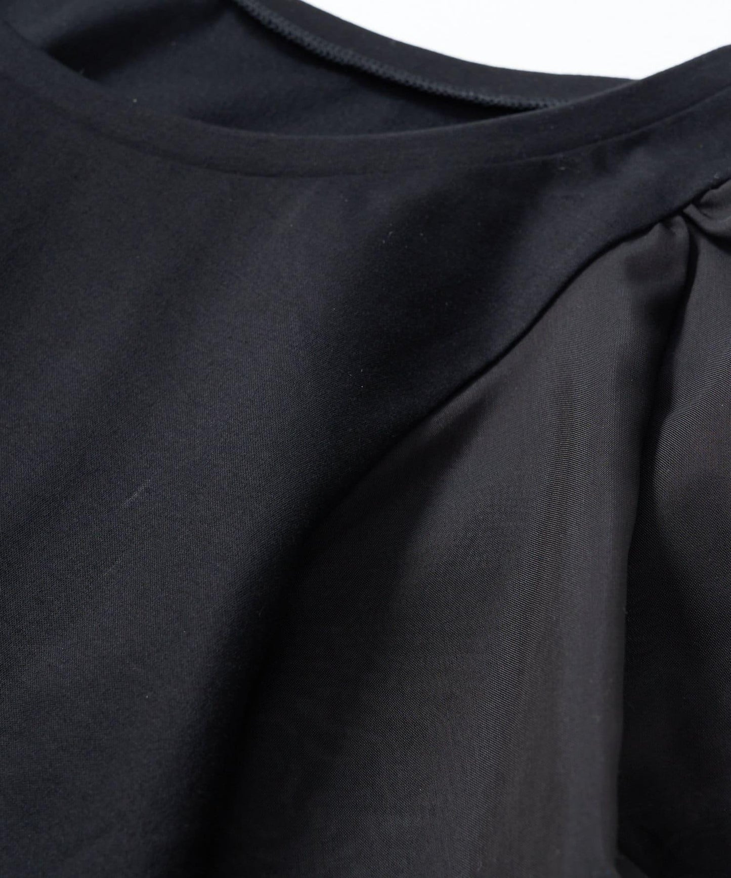 La boutique BonBon 透紗蓬袖上衣