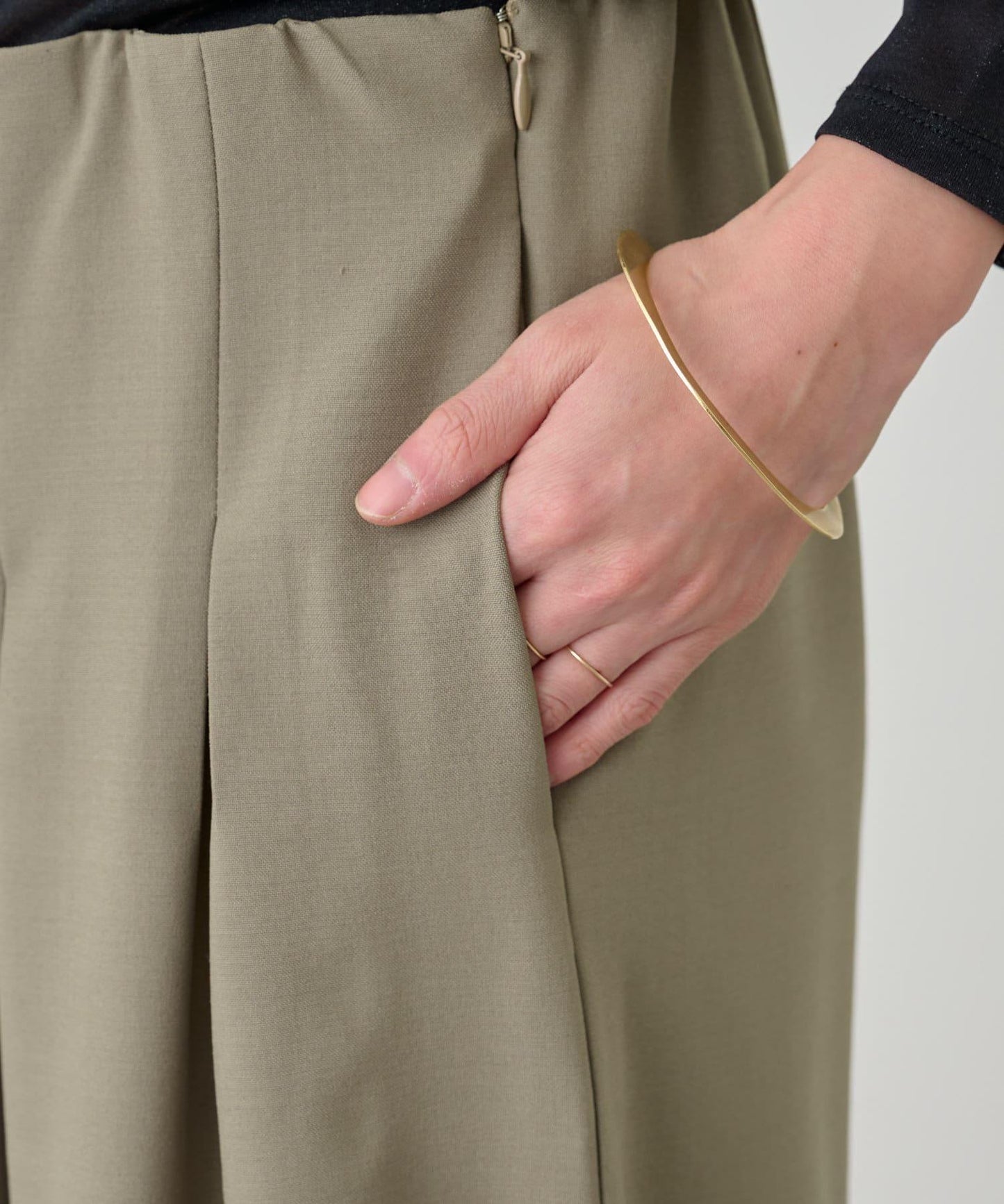 Omekashi 雙褶設計 休閒褲