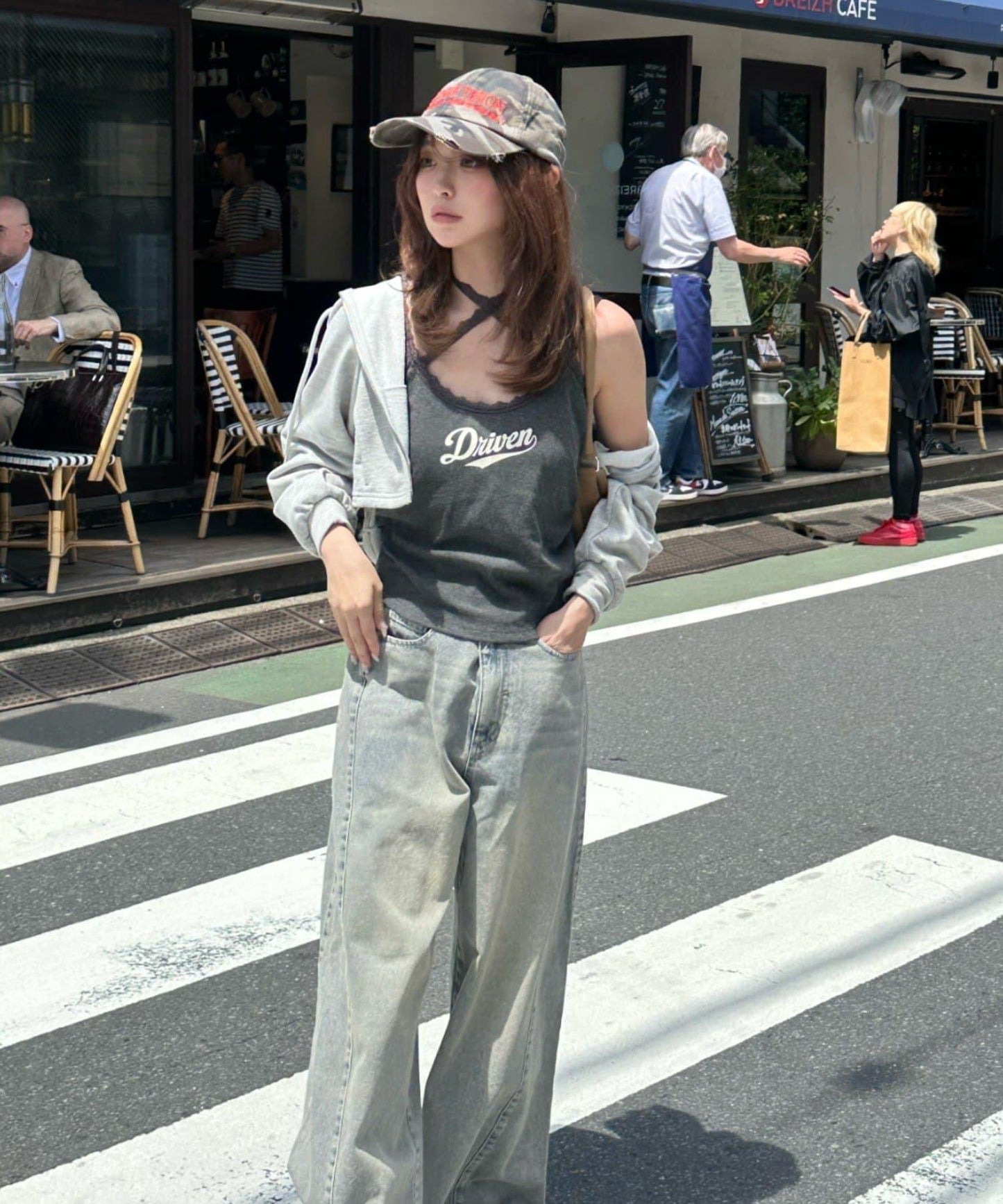 蕾絲Logo帶胸墊疊穿吊帶背心