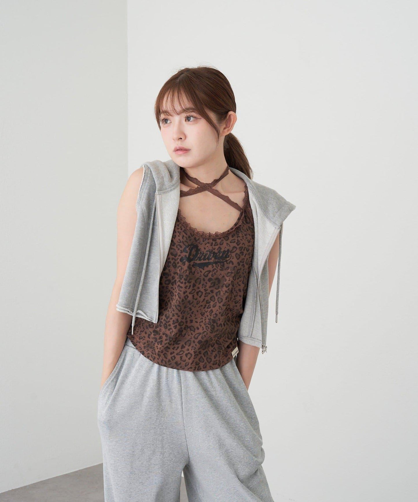 豹紋胸墊 蕾絲Logo疊穿 吊帶背心