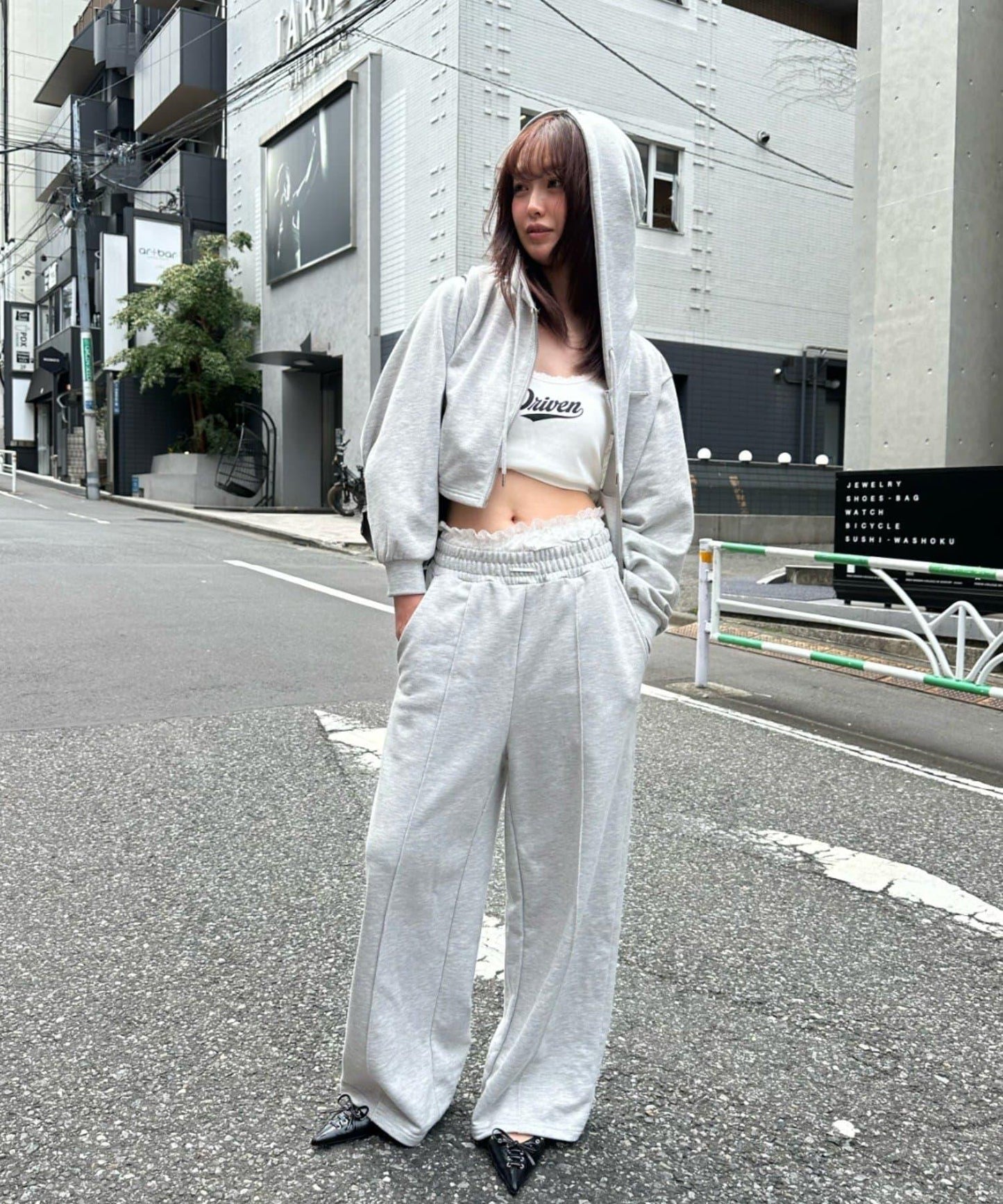 蕾絲Logo帶胸墊疊穿吊帶背心